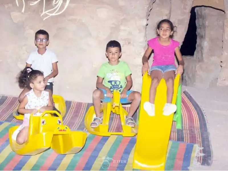 Espace de jeu et de lecture pour les enfants au Ksar Jouamaa